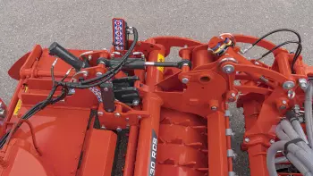 The TF 1512 front hopper's metering unit