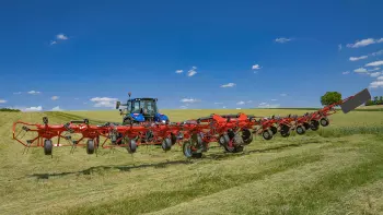 Owing to the HLC system, headland turn manoeuvres are easily made