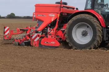 The attachment components of the VENTA seed drill are fitted to the packer frame of the HR power harrow