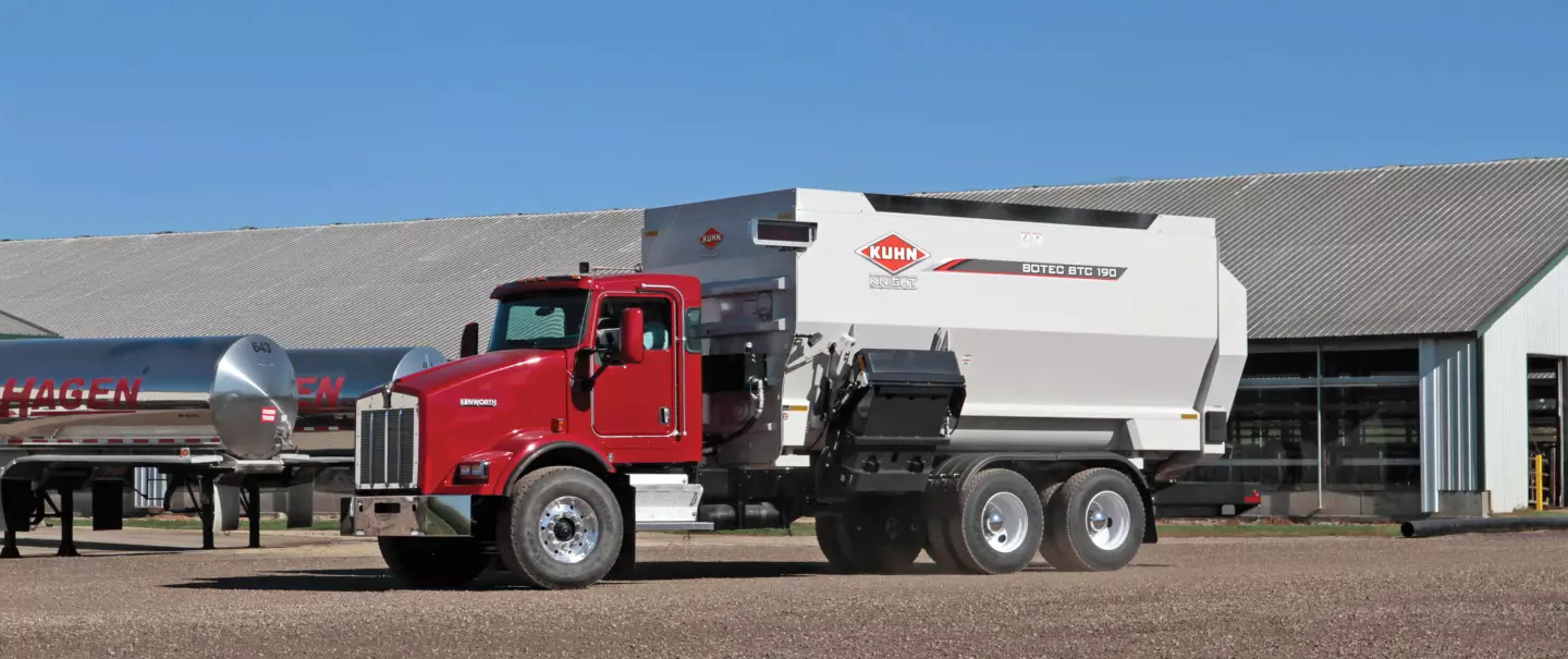 BTC 100 Series horizontal mixer in action