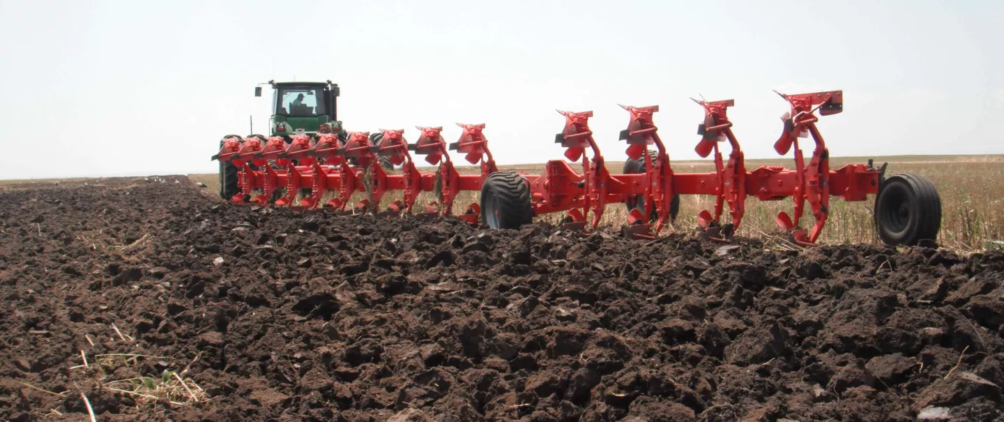 CHALLENGER plough at work