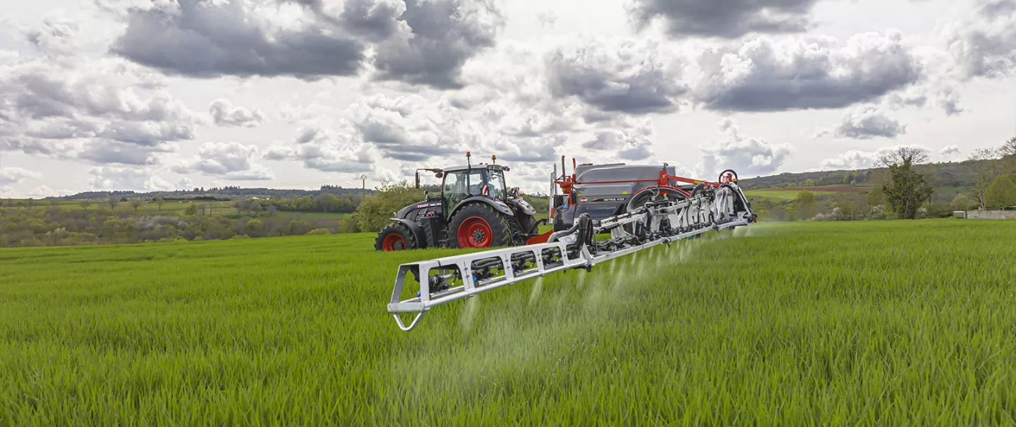 METRIS 2 trailed sprayers in action