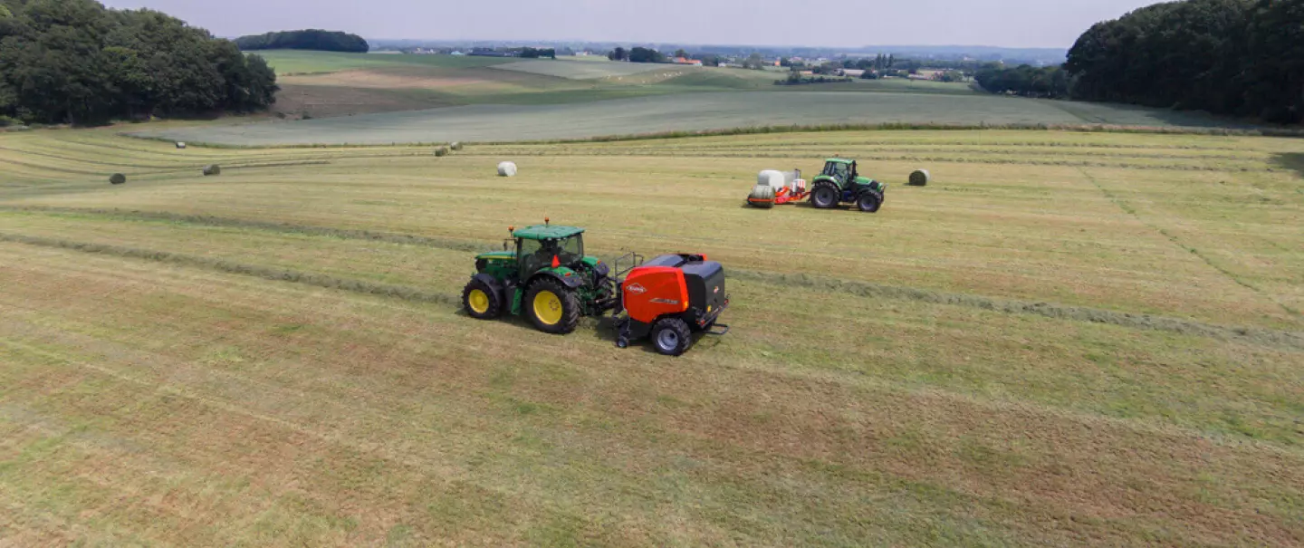 KUHN FB 3130 baling