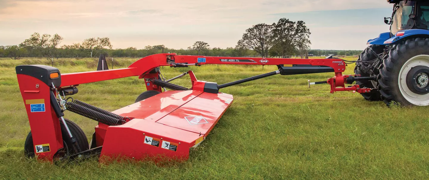 KUHN GMD 5251 TL disc mower in action