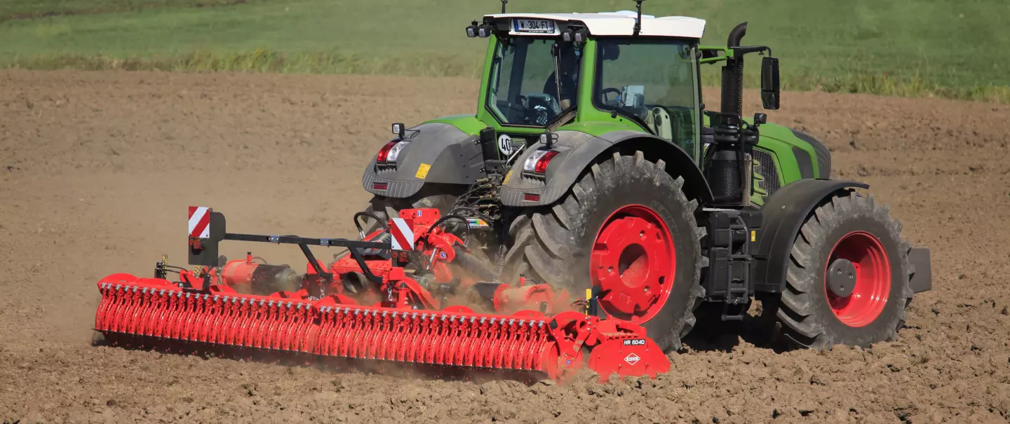 HR 6040 R power harrow at work