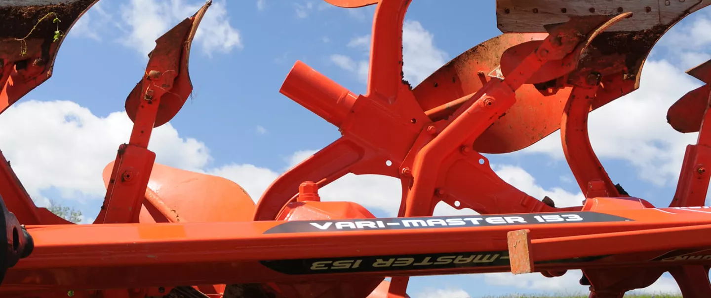 The KUHN MASTER 153 range: the reference for ploughing