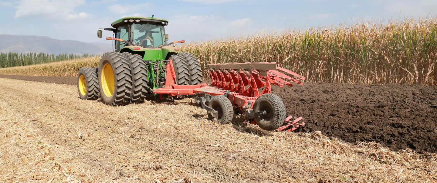 The MASTER 183 OL allows ploughing outside the furrow.