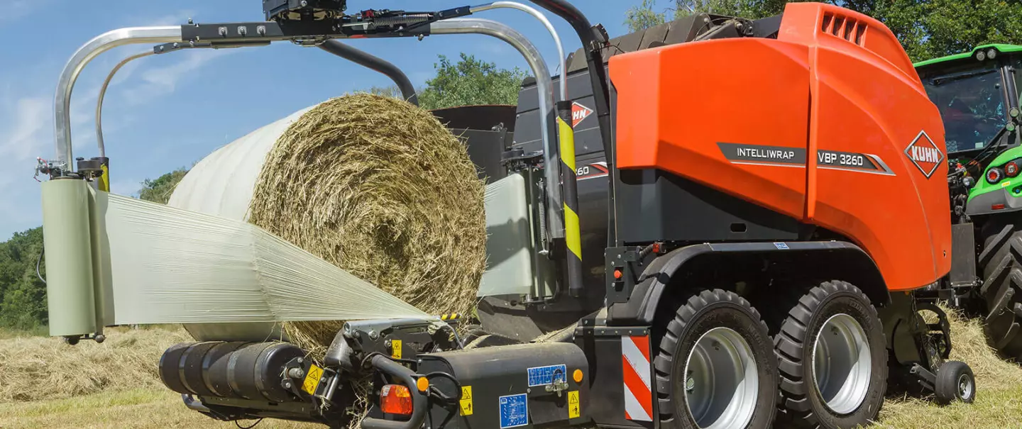 VBP 3260 baler wrapper combination at work