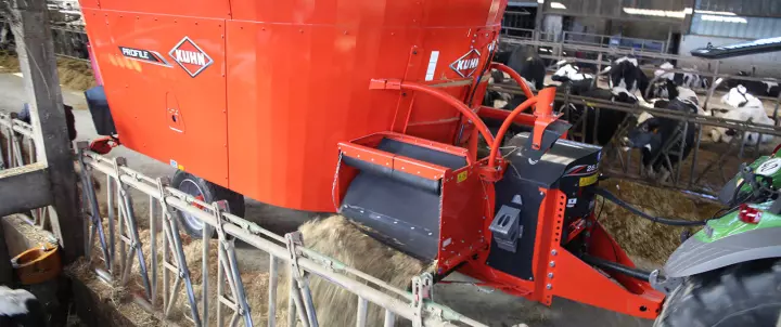 PROFILE 2 CL vertical twin auger mixer at work