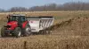 KUHN SLC 132 manure spreader in action
